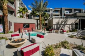 Luxury 1BR Condo With Roof Top Views + Pool